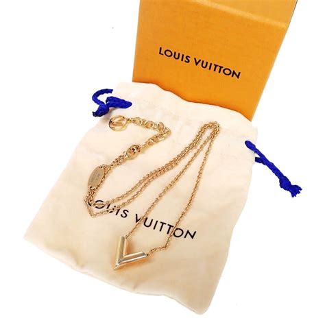 collier louis vuitton v|LOUIS VUITTON LOGO COLLIER ESSENTIAL V NECKLACE .